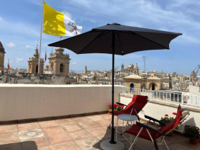 The Knight - Historic Retreat overlooking Birgu's central square